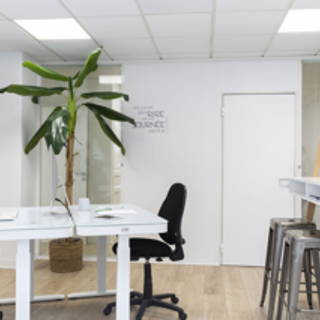 Bureau privé 18 m² 12 postes Coworking Rue Georges Huchon Vincennes 94300 - photo 1
